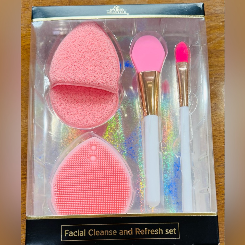 Studio Selection New Facial Cleanse and Refresh Set - Pink makeup brush